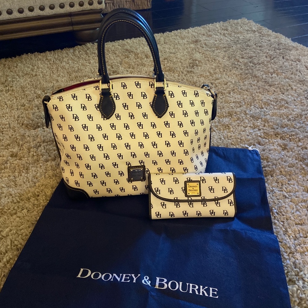 Dooney and Bourke purse and wallet❤️